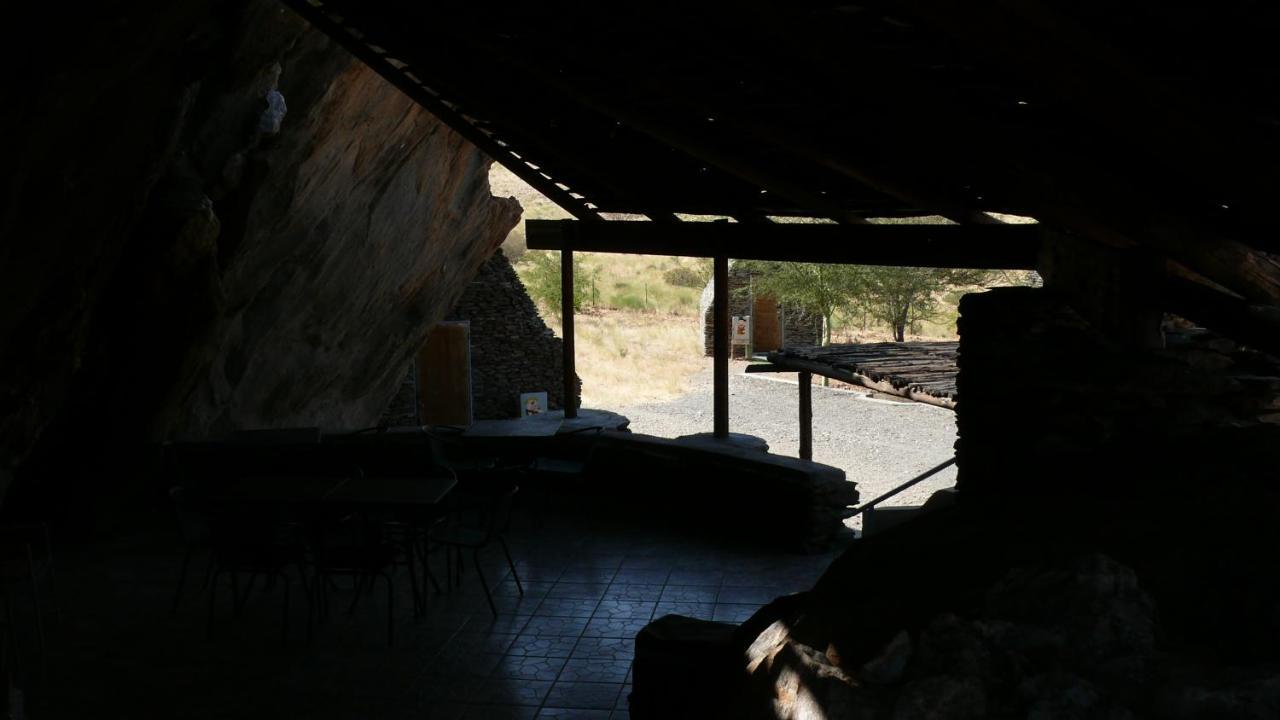 Rooiklip Camp Flintstone Appartement Buitenkant foto